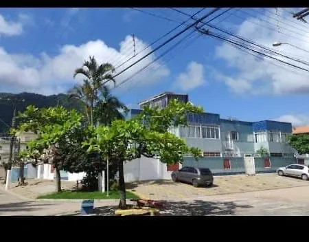 Apartmento 50 Metros da Praia Maranduba-2