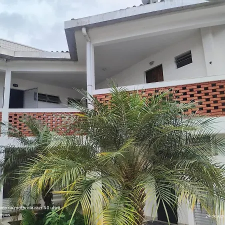 Apartmento 50 Metros da Praia Maranduba-3